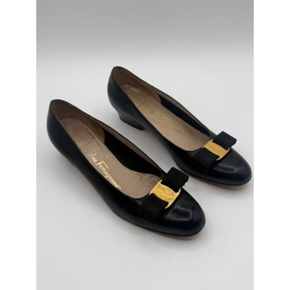 Salvatore Ferragamo Made in Italy Black VARA Low Heel Pumps Size 6.5AA - Picture 1 of 8